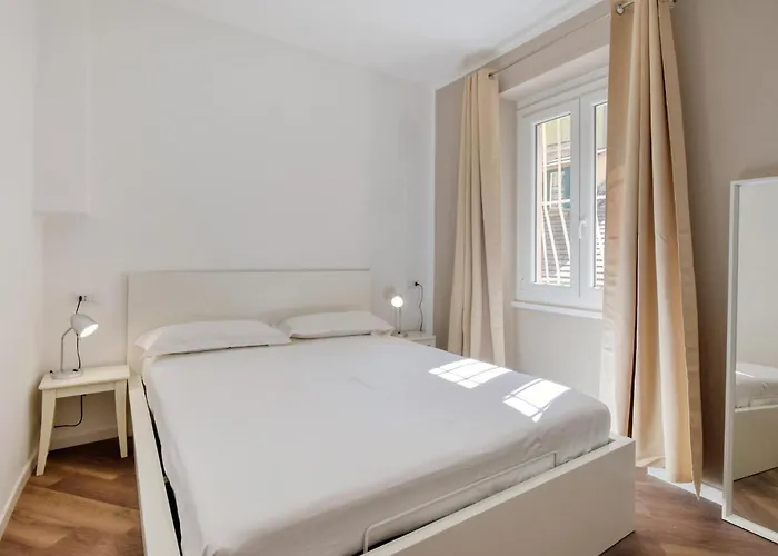 La Luce Nel Borgo * Genova